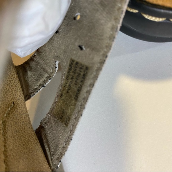 Clarks golden adjustable hook/loop sandals, GUC, may be leather size 10W see pic - Picture 10 of 11